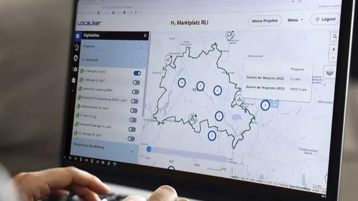 Laptop showing the Digitalatlas of the H₂ Marketplace
