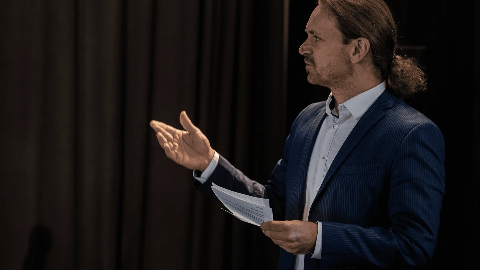Oliver Arnhold moderating at InfraSPREE 2022