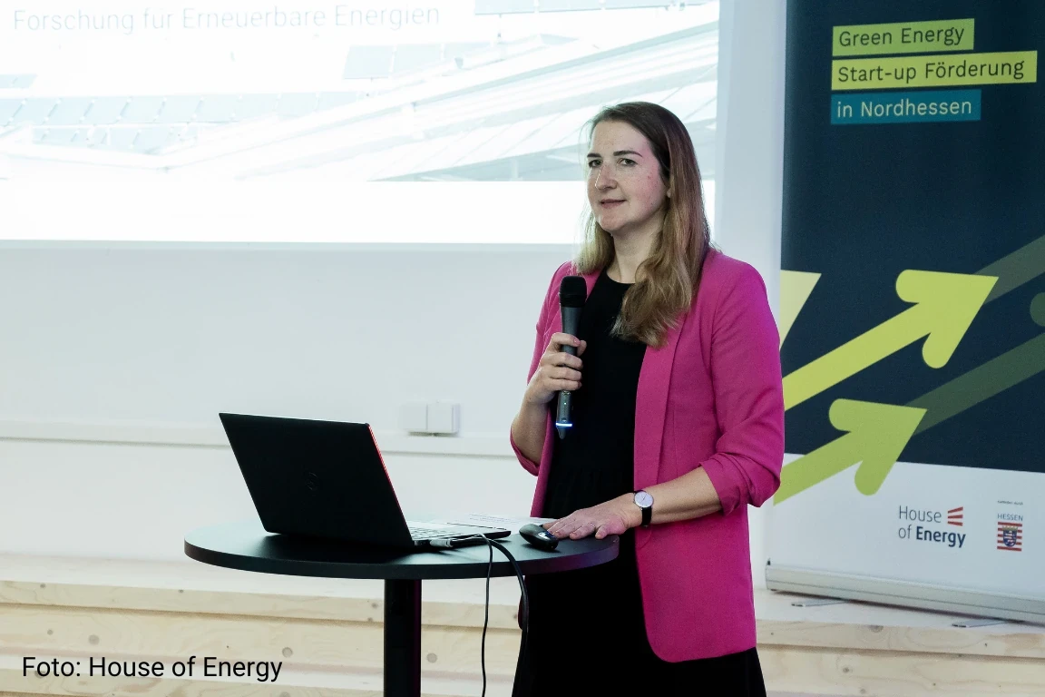 Kathrin Goldammer speaking at the genesis start-up programme